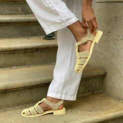 HOLIS 3D SANDALS LT YELLOW(3d Holis Sandals Lt Yellow) -Dolce Vita Shop 40Remonia HILOS 3D WOVEN BUTTER YELLOW 6