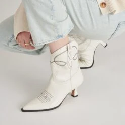 ANGEL BOOTIES WHITE LEATHER(Angel Booties White Leather) -Dolce Vita Shop DOLCEVITA BOOTIES ANGEL IVORYLEATHER ONFOOT 04