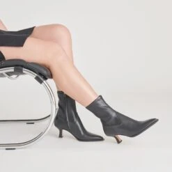 Dolce Vita ARYA BOOTS BLACK LEATHER(Arya Boots Black Leather) -Dolce Vita Shop DOLCEVITA BOOTIES ARYA BLACKLEATHER ONFOOT STANDARD 02 5184e319 dc58 48e0 8809 b65209fc098b