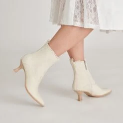 AUSTIN BOOTS IVORY DENIM(Austin Boots Ivory Denim) -Dolce Vita Shop DOLCEVITA BOOTIES AUSTIN IVORYDENIM ONFOOT 02