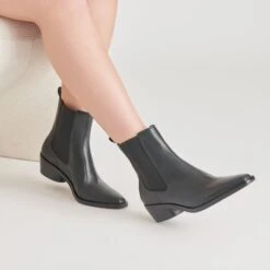 FOSTER BOOTIES BLACK LEATHER(Foster Booties Black Leather) -Dolce Vita Shop DOLCEVITA BOOTIES FOSTER BLACKLEATHER ONFOOT 1