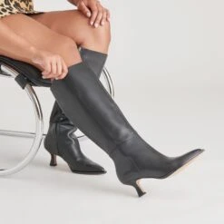 AUGGIE WIDE CALF BOOTS BLACK LEATHER(Auggie Wide Calf Boots Black Leather) -Dolce Vita Shop DOLCEVITA BOOTS AUGGIE BLACKLEATHER ONFOOT WC 01