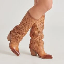 BOONE BOOTS COGNAC LEATHER(Boone Boots Cognac Leather) -Dolce Vita Shop DOLCEVITA BOOTS BOONE COGNAC LEATHER ONFOOT 02