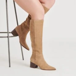 KIRSON BOOTS MUSHROOM SUEDE(Kirson Boots Mushroom Suede) -Dolce Vita Shop DOLCEVITA BOOTS KIRSON MUSHROOMSUEDE ONFOOT 04 1