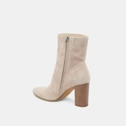 SUZY BOOTIES TAUPE SUEDE(Suzy Booties Taupe Suede) 13 SUZY BOOTIES TAUPE SUEDE(Suzy Booties Taupe Suede) -Dolce Vita Shop DOLCEVITA BOOTS SUZY TAUPE SUEDE 09 061dd9a9 5b9c 4207 a43f 410946904ee4