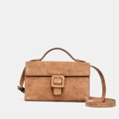 CHRIS CROSSBODY CAMEL SUEDE(Chris Crossbody Camel Suede)