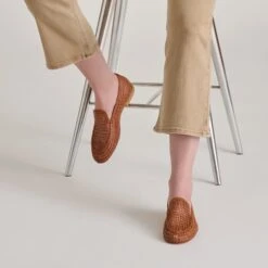 ARMOND FLATS COGNAC WOVEN LEATHER(Armond Flats Cognac Woven Leather) -Dolce Vita Shop DOLCEVITA FLATS ARMOND COGNACWOVENLEATHER ONFOOT 03