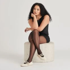 BAYLEE BALLET FLATS BONE PERFORATED SUEDE(Baylee Ballet Flats Bone Perforated Suede) -Dolce Vita Shop DOLCEVITA FLATS BAYLEE BONEPERFORATEDLEATHER ONFOOT 03