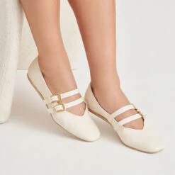 BAYLEE BALLET FLATS IVORY LEATHER(Baylee Ballet Flats Ivory Leather) -Dolce Vita Shop DOLCEVITA FLATS BAYLEE IVORYLEATHER ONFOOT 02