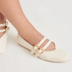 BAYLEE BALLET FLATS IVORY LEATHER(Baylee Ballet Flats Ivory Leather) -Dolce Vita Shop DOLCEVITA FLATS BAYLEE IVORYLEATHER ONFOOT 03 1