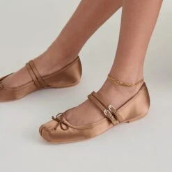 GIBSEN BALLET FLATS MID BROWN SATIN(Gibsen Ballet Flats Mid Brown Satin) 21 GIBSEN BALLET FLATS MID BROWN SATIN(Gibsen Ballet Flats Mid Brown Satin) -Dolce Vita Shop DOLCEVITA FLATS GIBSEN MIDBROWNSATIN ONFOOT 02 f8c250df f8e5 4424 9fe6 bfe4b8194c87
