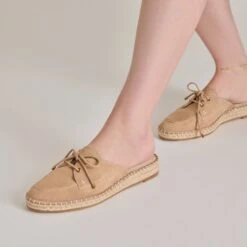 HATIE FLATS BAMBOO SUEDE(Hatie Flats Bamboo Suede) -Dolce Vita Shop DOLCEVITA FLATS HATIE BAMBOOSUEDE ONFOOT 01