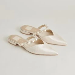 KANIKA PEARL FLATS VANILLA PEARLS(Kanika Pearl Flats Vanilla Pearls)