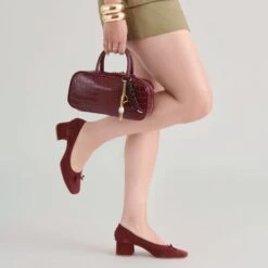 FLYN HANDBAG BURGUNDY CROCO STELLA(Flyn Handbag Burgundy Croco Stella) -Dolce Vita Shop DOLCEVITA FLATS KARMIN BRANDYSUEDE ONFOOT FLYNBURGUNDY 02 7039499f 886c 4383 857f 6e409a07873e