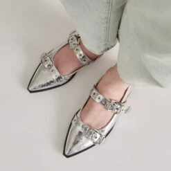 LABELL FLATS SILVER DISTRESSED LEATHER - Re:vita(Labell Flats Silver Distressed Leather Ntu2fox36 Resale) -Dolce Vita Shop DOLCEVITA FLATS LABELL SILVERDISTRESSEDLEATHER ONFOOT 03 cf458825 f3c3 4b7a bd7a 0541b1008df7