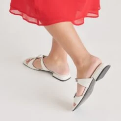 LAVERN SANDALS OFF WHITE CRINKLE PATENT(Lavern Sandals Off White Crinkle Patent) -Dolce Vita Shop DOLCEVITA FLATS LAVERN OFFWHITECRINKLEPATENT ONFOOT 02