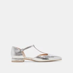 PEATY FLATS SILVER DISTRESSED LEATHER(Peaty Flats Silver Distressed Leather)
