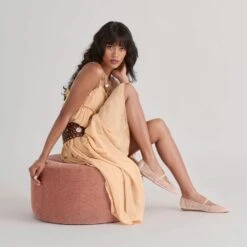 RAEVEN BALLET FLATS PRALINE TULLE(Raeven Ballet Flats Praline Tulle) -Dolce Vita Shop DOLCEVITA FLATS RAEVEN PRALINETULLE ONFOOT 02