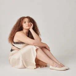 REYES WIDE BALLET FLATS IVORY LEATHER(Reyes Wide Ballet Flats Ivory Leather) -Dolce Vita Shop DOLCEVITA FLATS REYES IVORYLEATHER ONFOOT 1 4c7029fb eb08 4071 85e7 a29ef01b5489