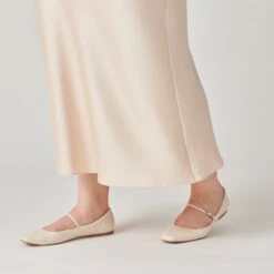 REYES BALLET FLATS IVORY LEATHER(Reyes Flats Ivory Leather) -Dolce Vita Shop DOLCEVITA FLATS REYES IVORYLEATHER ONFOOT 2