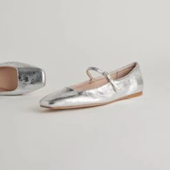 REYES BALLET FLATS SILVER DISTRESSED LEATHER(Reyes Flats Silver Distressed Leather) -Dolce Vita Shop DOLCEVITA FLATS REYES SILVERDISTRESSEDLEATHER DETAILS 02