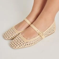 RODNI EYELET PERF BALLET FLATS LT NATURAL WOVEN RAFFIA(Rodni Eyelet Perf Ballet Flats Lt Natural Woven Raffia) -Dolce Vita Shop DOLCEVITA FLATS RODNIEYELETPERF LTNATURALWOVENRAFFIA ONFOOT 02