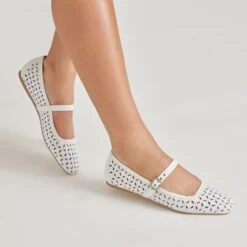 RODNI EYELET PERF BALLET FLATS TRUE WHITE LEATHER(Rodni Eyelet Perf Ballet Flats True White Leather) 17 RODNI EYELET PERF BALLET FLATS TRUE WHITE LEATHER(Rodni Eyelet Perf Ballet Flats True White Leather) -Dolce Vita Shop DOLCEVITA FLATS RODNIEYELETPERF TRUEWHITELEATHER ONFOOT 02