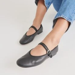 ROSLYN BALLET FLATS BLACK LEATHER(Roslyn Ballet Flats Black Leather) -Dolce Vita Shop DOLCEVITA FLATS ROSLYN BLACKLEATHER ONFOOT 01