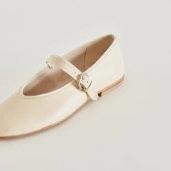 ROSLYN BALLET FLATS CREME LEATHER(Roslyn Ballet Flats Creme Leather) -Dolce Vita Shop DOLCEVITA FLATS ROSLYN CREME LEATHER DETAILS 01