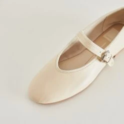ROSLYN BALLET FLATS CREME LEATHER(Roslyn Ballet Flats Creme Leather) -Dolce Vita Shop DOLCEVITA FLATS ROSLYN CREME LEATHER DETAILS 03