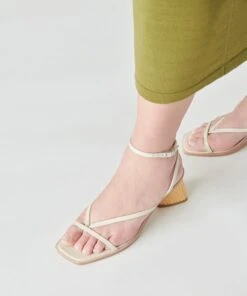 BANITA SANDALS IVORY LEATHER(Banita Sandals Ivory Leather) -Dolce Vita Shop DOLCEVITA HEELS BANITA IVORYLEATHER ONFOOT 2