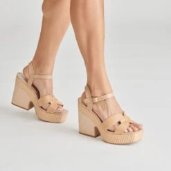 CALE HEELS LT NATURAL RAFFIA(Cale Heels Lt Natural Raffia) -Dolce Vita Shop DOLCEVITA HEELS CALE LTNATURALRAFFIA ONFOOT 01