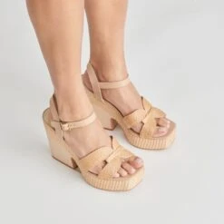 CALE HEELS LT NATURAL RAFFIA(Cale Heels Lt Natural Raffia) -Dolce Vita Shop DOLCEVITA HEELS CALE LTNATURALRAFFIA ONFOOT 02