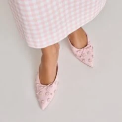CAMILO X BYRDIE GOLF HEELS PINK RAFFIA(Camilo X Byrdie Golf Heels Pink Raffia) -Dolce Vita Shop DOLCEVITA HEELS CAMILOBYRDIES PINK ONFOOT 06