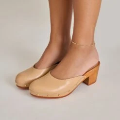 CAMYN HEELS CAFE LEATHER(Camyn Heels Cafe Leather) -Dolce Vita Shop DOLCEVITA HEELS CAMYN CAFELEATHER ONFOOT 03