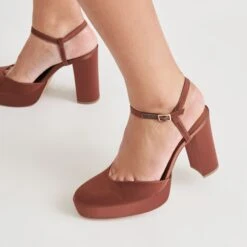 CLAUD HEELS CHOCOLATE SATIN(Claud Heels Chocolate Satin) -Dolce Vita Shop DOLCEVITA HEELS CLAUD CHOCOLATESATIN ONFOOT 01 1