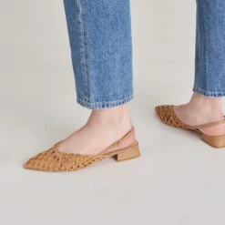 CYNDI FLATS NATURAL WOVEN(Cyndi Flats Natural Woven) -Dolce Vita Shop DOLCEVITA HEELS CYNDI NATURALWOVEN ONFOOT 02