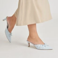 KAIRI MID HEELS ICE BLUE CRINKLE PATENT(Kairi Mid Heels Ice Blue Crinkle Patent) -Dolce Vita Shop DOLCEVITA HEELS KAIRIMID ICEBLUECRINKLEPATENT ONFOOT 02