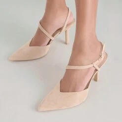 KAMRA HEELS CAMEL SUEDE(Kamra Heels Camel Suede) -Dolce Vita Shop DOLCEVITA HEELS KAMRA CAMEL SUEDE ONFOOT 02