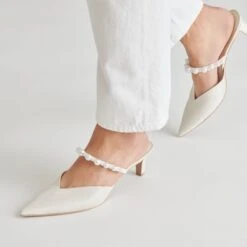 KANIKA PEARL MID HEELS VANILLA PEARLS(Kanika Pearl Mid Heels Vanilla Pearls) -Dolce Vita Shop DOLCEVITA HEELS KANIKAMID VANILLAPEARLS ONFOOT 01