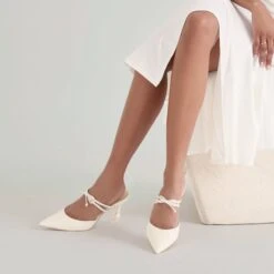 KLAIRE PEARL HEELS TRUE WHITE LEATHER(Klaire Heels True White Leather) 17 KLAIRE PEARL HEELS TRUE WHITE LEATHER(Klaire Heels True White Leather) -Dolce Vita Shop DOLCEVITA HEELS KLAIRE TRUEWHITESATIN ONFOOT 01