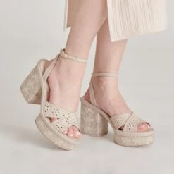 LAISHA HEELS ALMOND FLORAL EYELET(Laisha Heels Almond Floral Eyelet) -Dolce Vita Shop DOLCEVITA HEELS LAISHA ALMONDFLORALEYELET ONFOOT 01