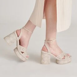 LAISHA HEELS ALMOND FLORAL EYELET(Laisha Heels Almond Floral Eyelet) -Dolce Vita Shop DOLCEVITA HEELS LAISHA ALMONDFLORALEYELET ONFOOT 03