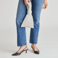 Dolce Vita ODELA HEELS MIDNIGHT CRINKLE PATENT(Odela Heels Midnight Crinkle Patent) 28 Dolce Vita ODELA HEELS MIDNIGHT CRINKLE PATENT(Odela Heels Midnight Crinkle Patent) -Dolce Vita Shop DOLCEVITA HEELS ODELLA BLACKLEATHER ONFOOT 01