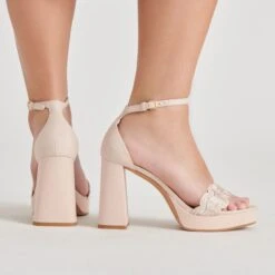 PELTIN HEELS LIGHT PINK WOVEN RAFFIA(Peltin Heels Light Pink Woven Raffia) -Dolce Vita Shop DOLCEVITA HEELS PELTIN LIGHTPINKWOVENRAFFIA ONFOOT 02