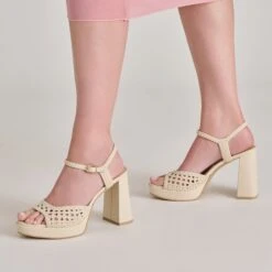 PEYTEN HEELS CREME WOVEN STELLA(Peyten Heels Creme Woven Stella) -Dolce Vita Shop DOLCEVITA HEELS PEYTEN CREMEWOVENSTELLA ONFOOT 02