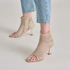 QUIN HEELS BONE WOVEN LEATHER(Quin Heels Bone Woven Leather) -Dolce Vita Shop DOLCEVITA HEELS QUIN BONEWOVENLEATHER ONFOOT 03