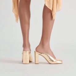 SABELA HEELS GOLD DISTRESSED LEATHER(Sabela Heels Gold Distressed Leather) 15 SABELA HEELS GOLD DISTRESSED LEATHER(Sabela Heels Gold Distressed Leather) -Dolce Vita Shop DOLCEVITA HEELS SABELA GOLDDISTRESSEDLEATHER ONFOOT 01