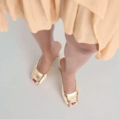 SABELA HEELS GOLD DISTRESSED LEATHER(Sabela Heels Gold Distressed Leather) 17 SABELA HEELS GOLD DISTRESSED LEATHER(Sabela Heels Gold Distressed Leather) -Dolce Vita Shop DOLCEVITA HEELS SABELA GOLDDISTRESSEDLEATHER ONFOOT 03