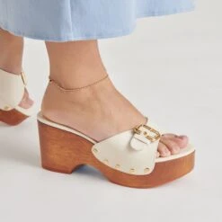 YALAH HEELS OFF WHITE LEATHER(Yalah Heels Off White Leather) -Dolce Vita Shop DOLCEVITA HEELS YALAH IVORYLEATHER ONFOOT 02